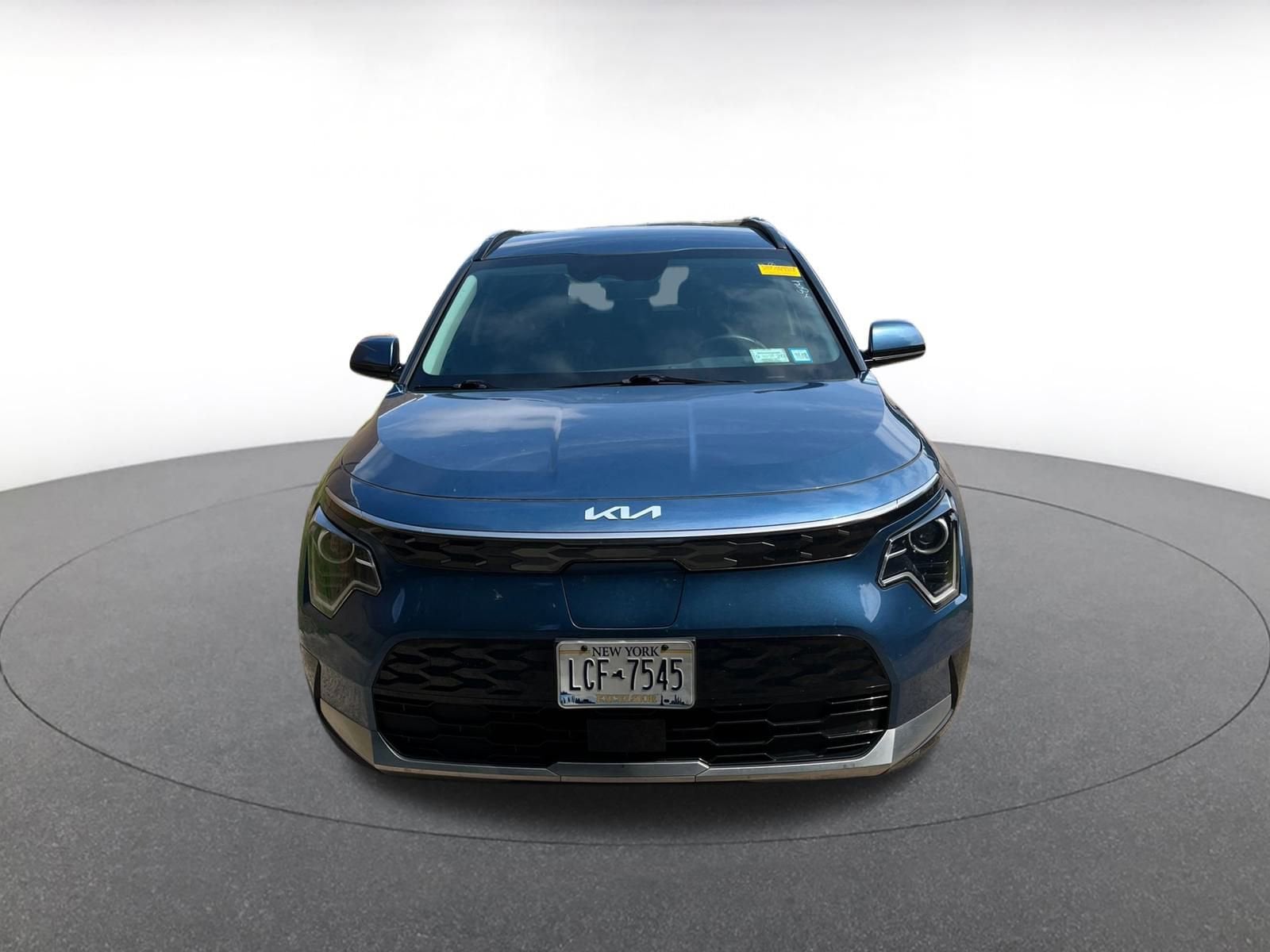 Thumbnail: 2023 Kia Niro - 3