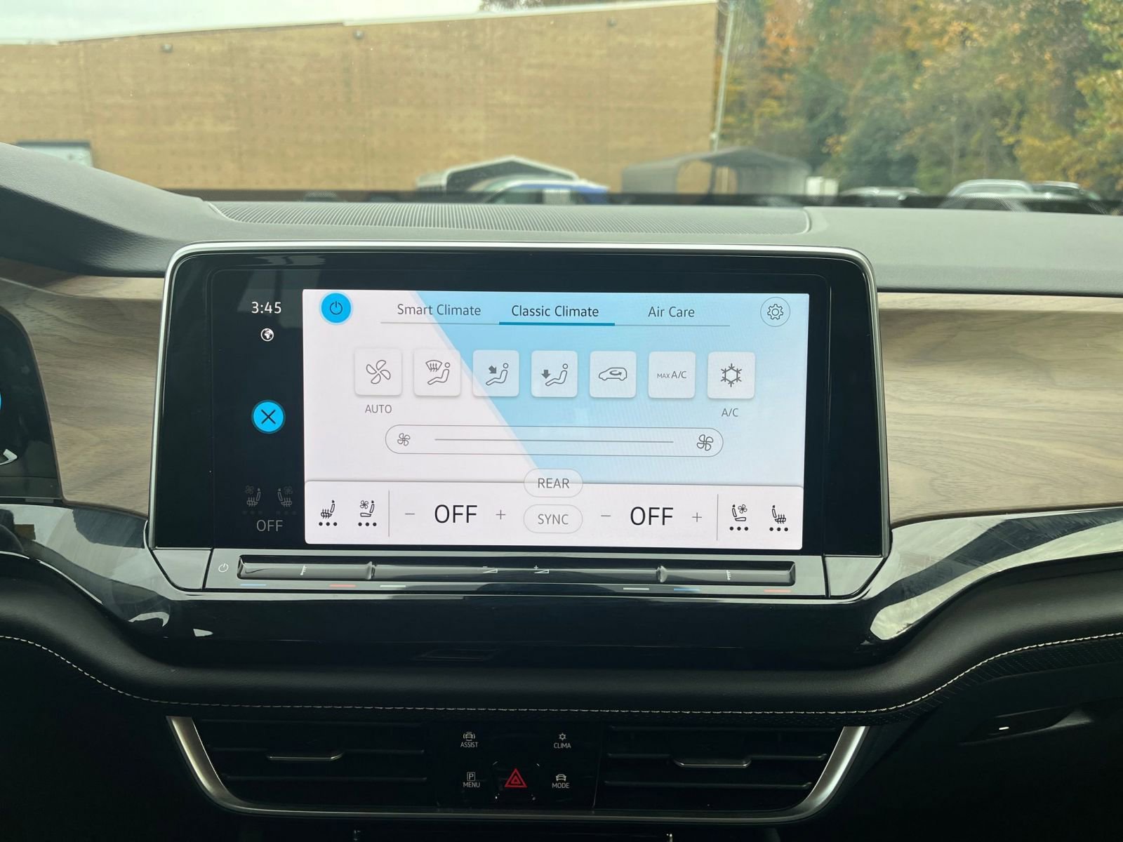 Thumbnail: 2025 Volkswagen Atlas - 18