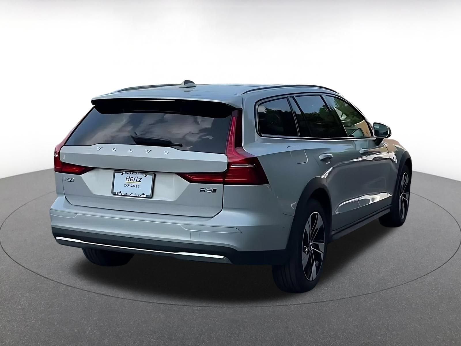 Thumbnail: 2025 Volvo S60 - 14