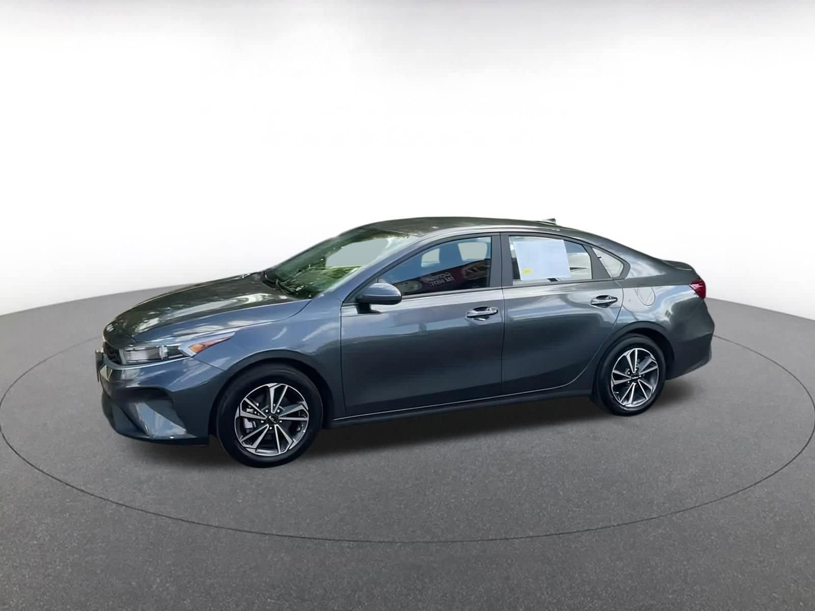 Thumbnail: 2024 Kia Forte - 9