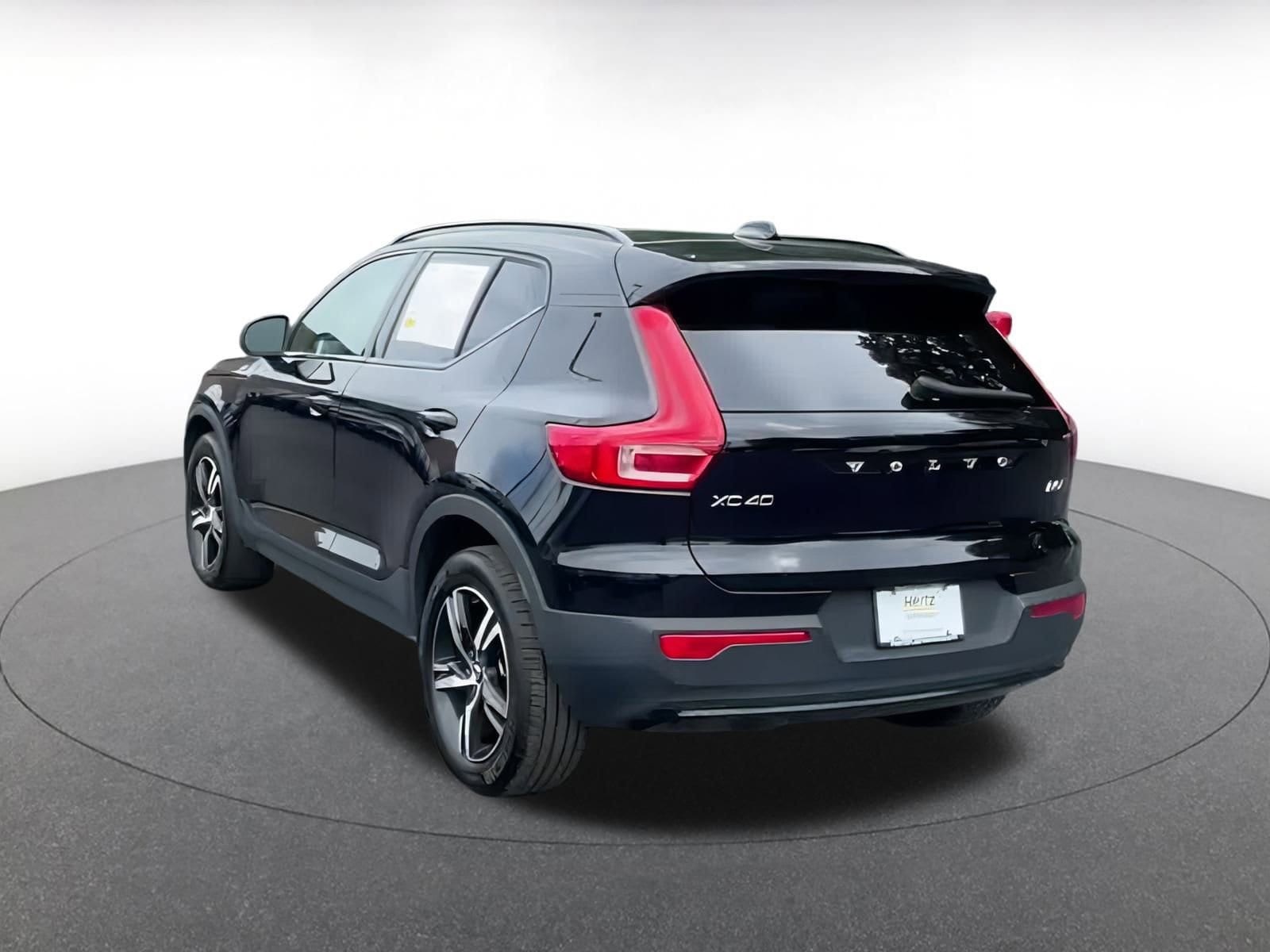 Thumbnail: 2024 Volvo XC40 - 11