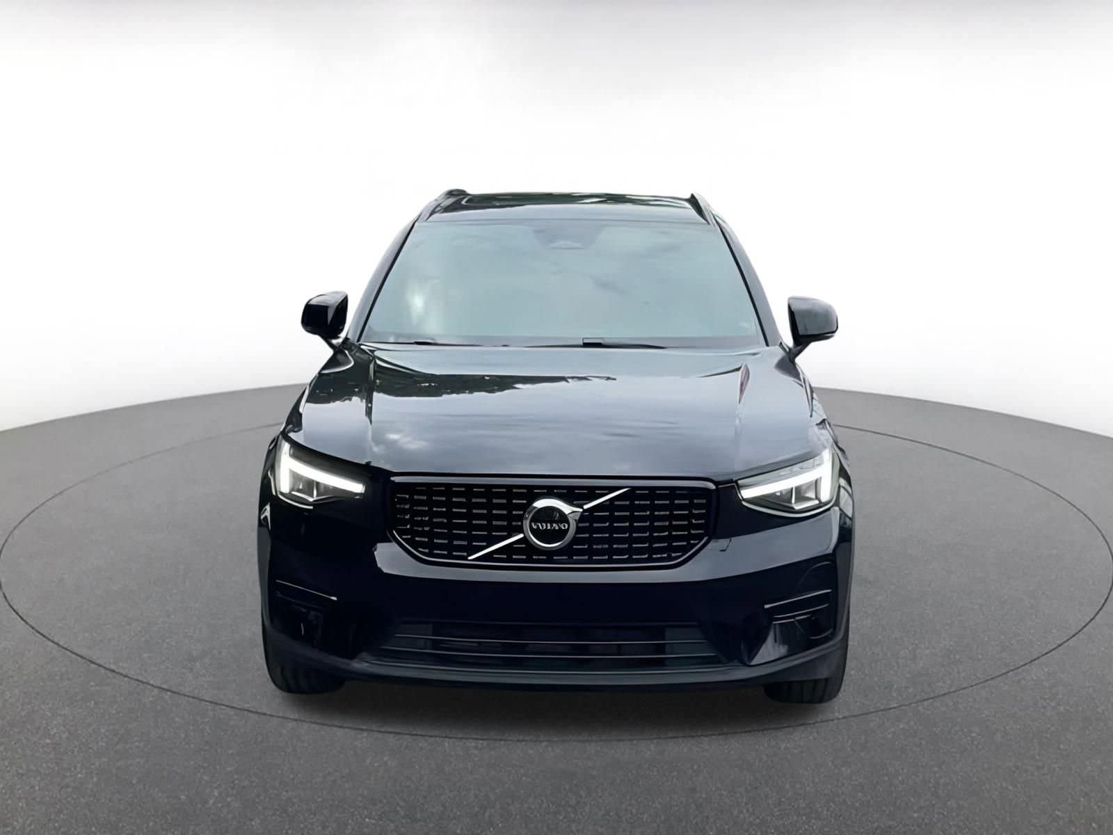 Thumbnail: 2024 Volvo XC40 - 4