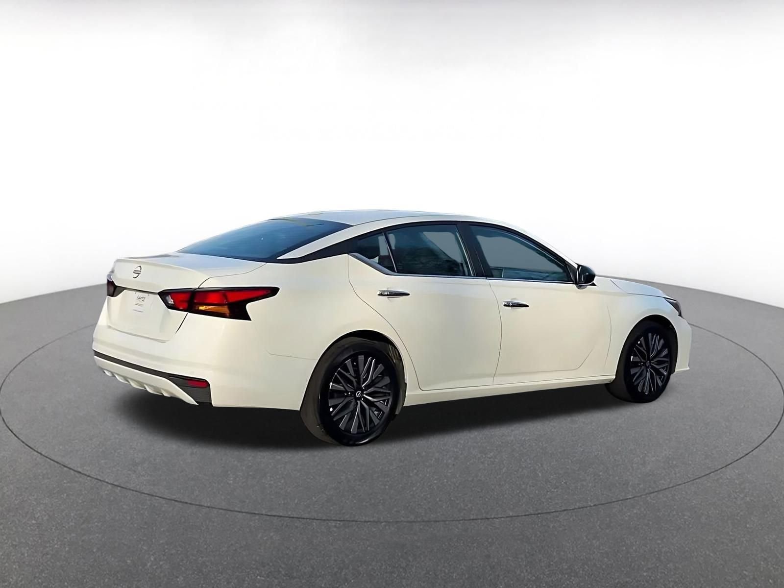 Thumbnail: 2025 Nissan Altima - 15