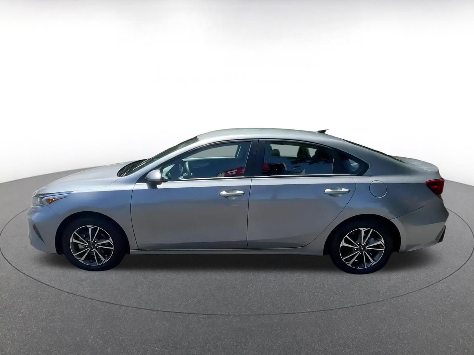Thumbnail: 2024 Kia Forte - 8