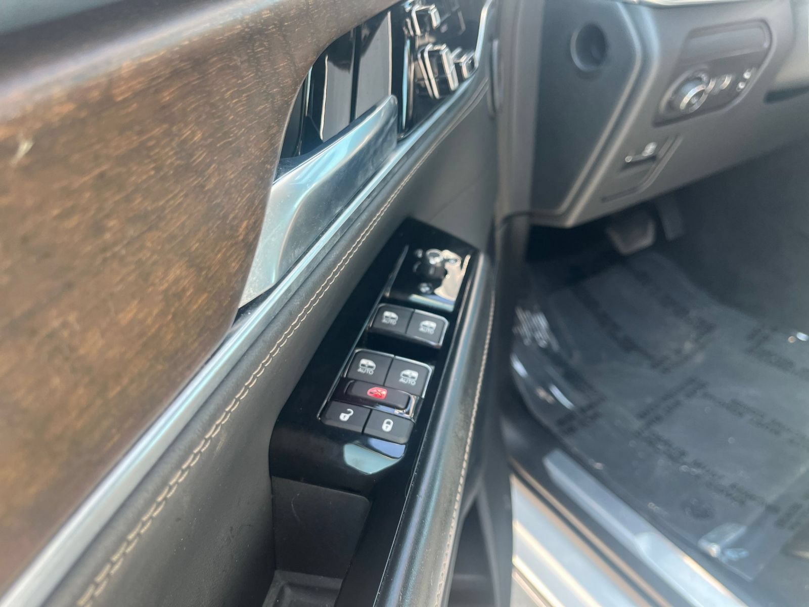 Thumbnail: 2023 Jeep Grand Wagoneer - 15