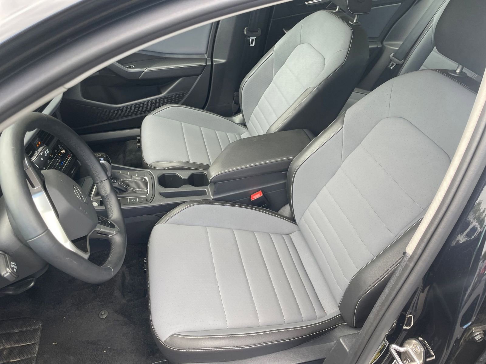 Thumbnail: 2025 Volkswagen Jetta - 32