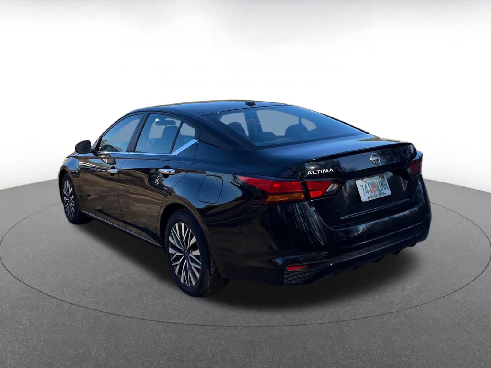 Thumbnail: 2025 Nissan Altima - 9