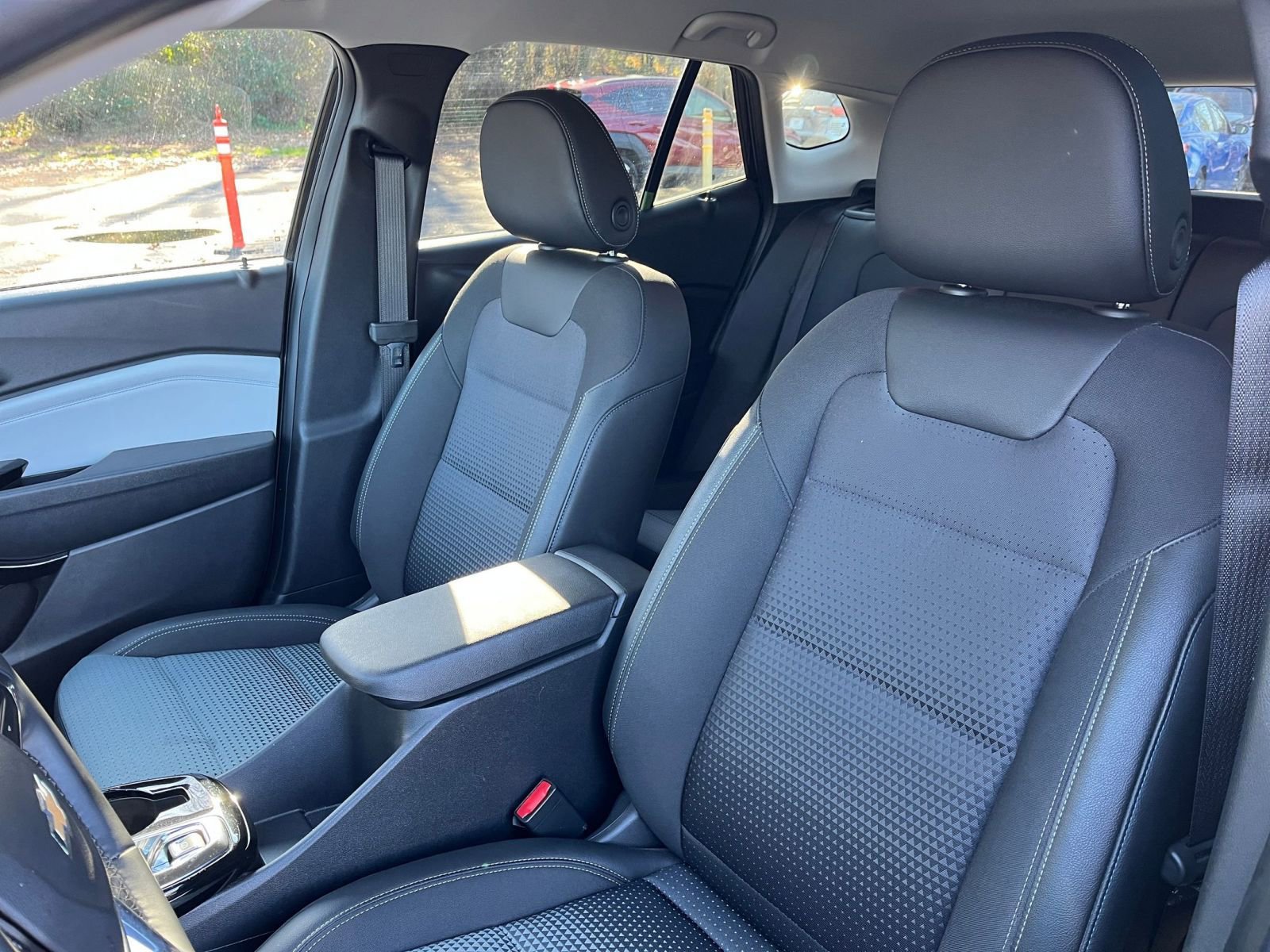 Thumbnail: 2025 Chevrolet Trax - 34