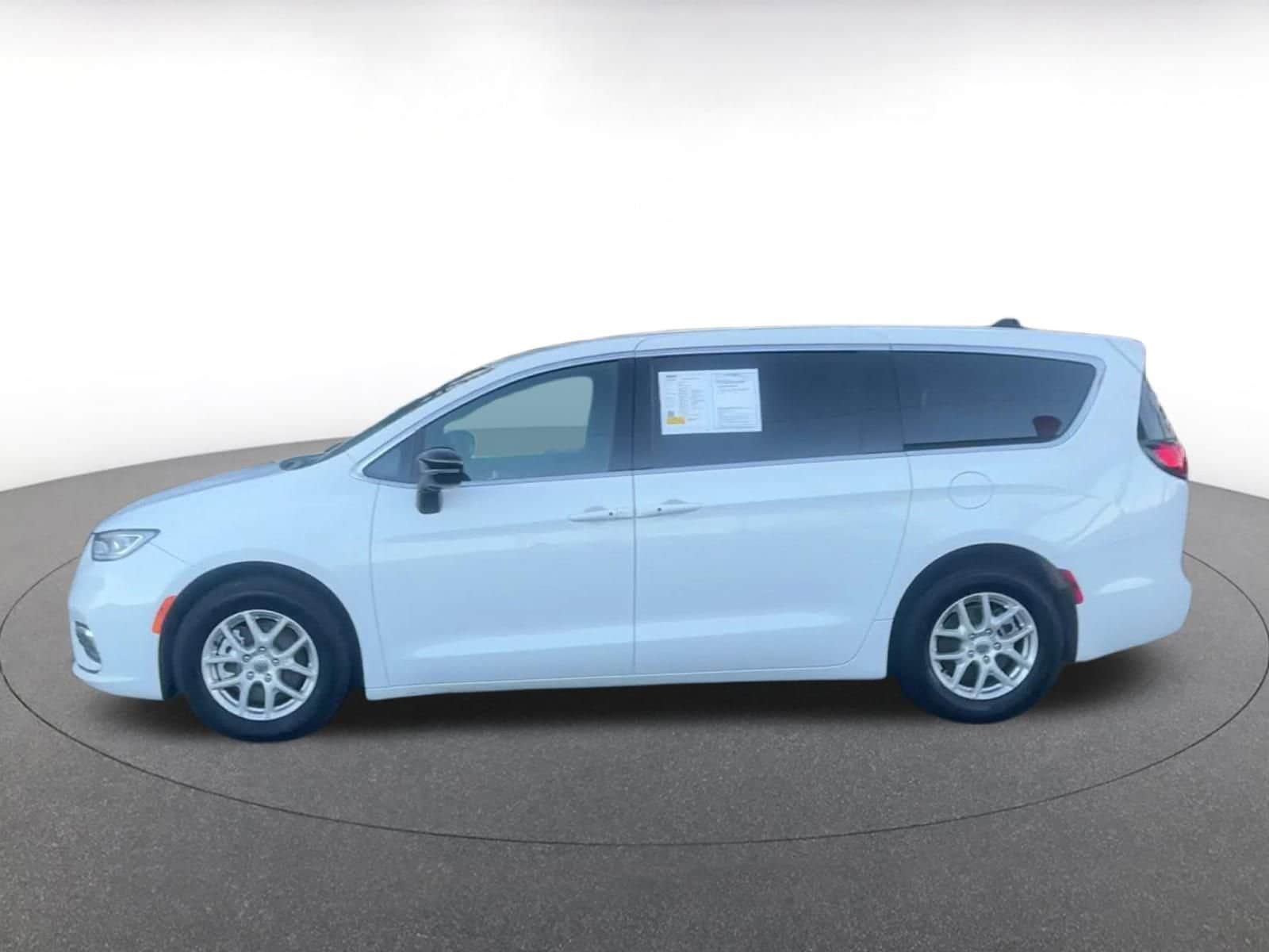 Thumbnail: 2025 Chrysler Pacifica - 9