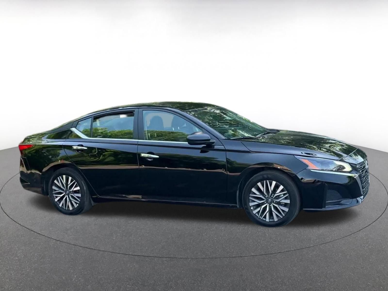 Thumbnail: 2025 Nissan Altima - 16