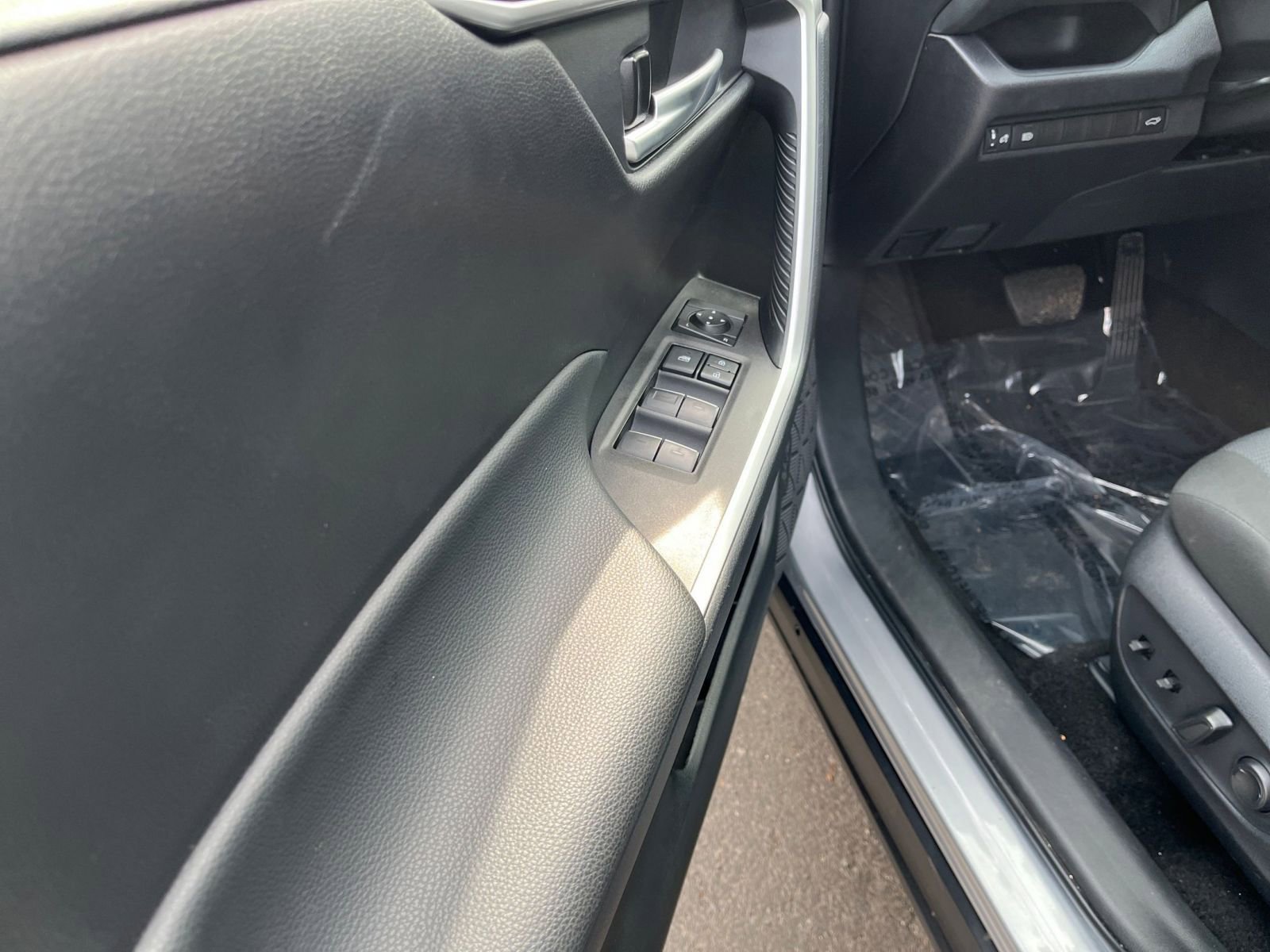 Thumbnail: 2025 Toyota RAV4 - 18