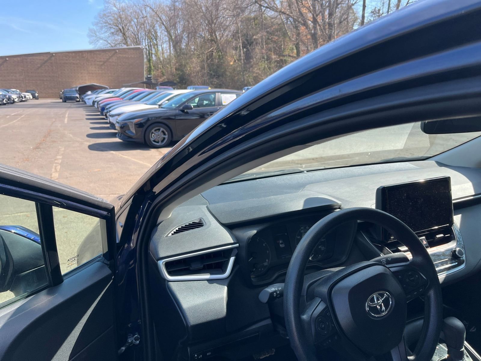 Thumbnail: 2025 Toyota Corolla - 32