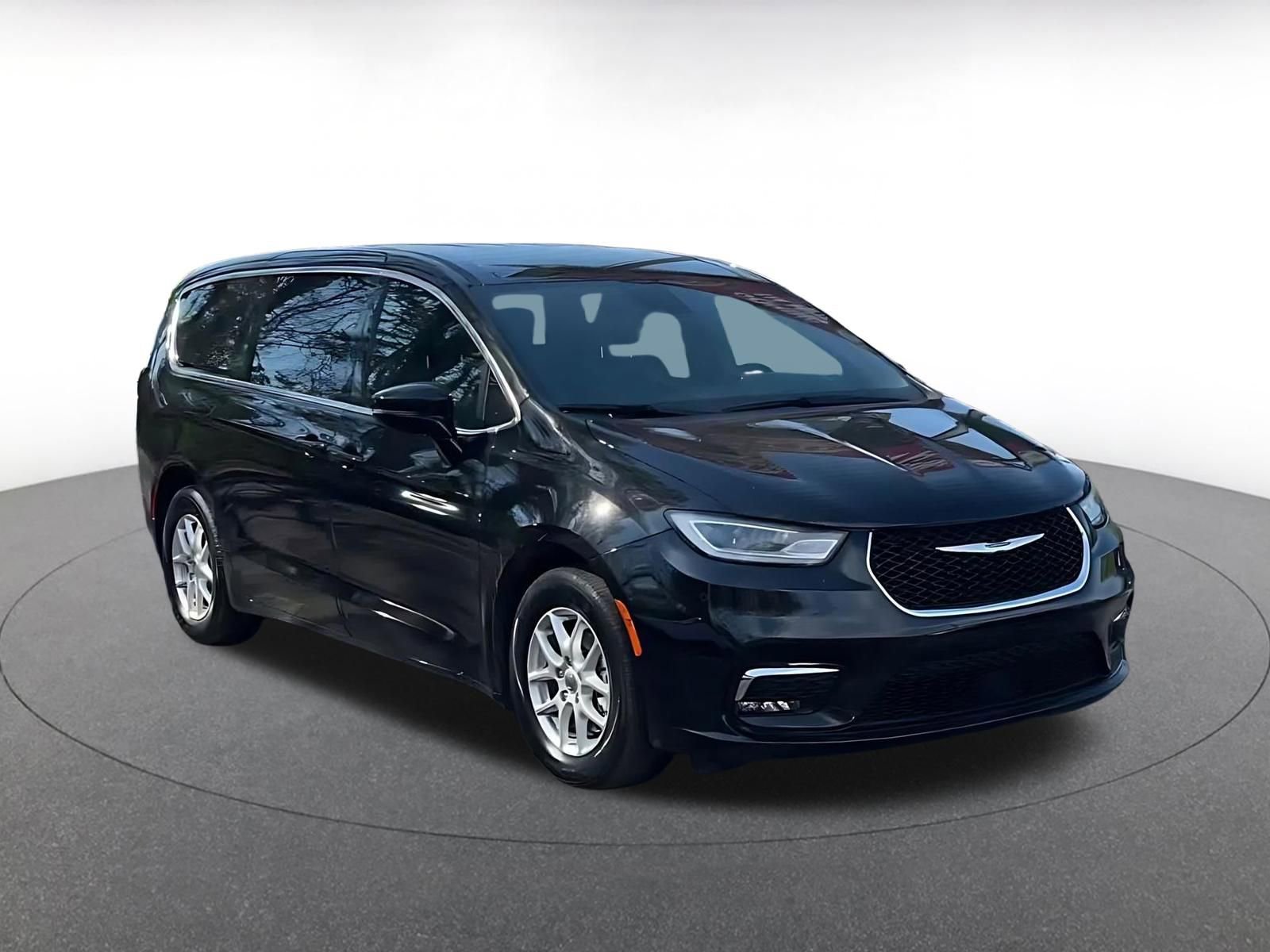 Thumbnail: 2025 Chrysler Pacifica - 3