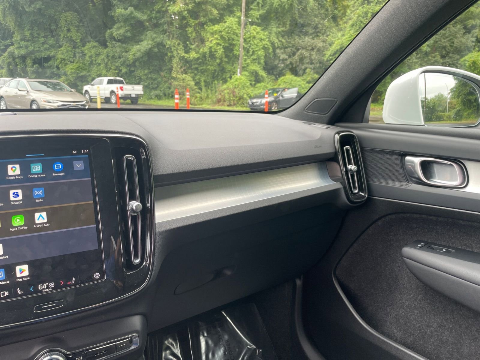 Thumbnail: 2024 Volvo XC40 - 31