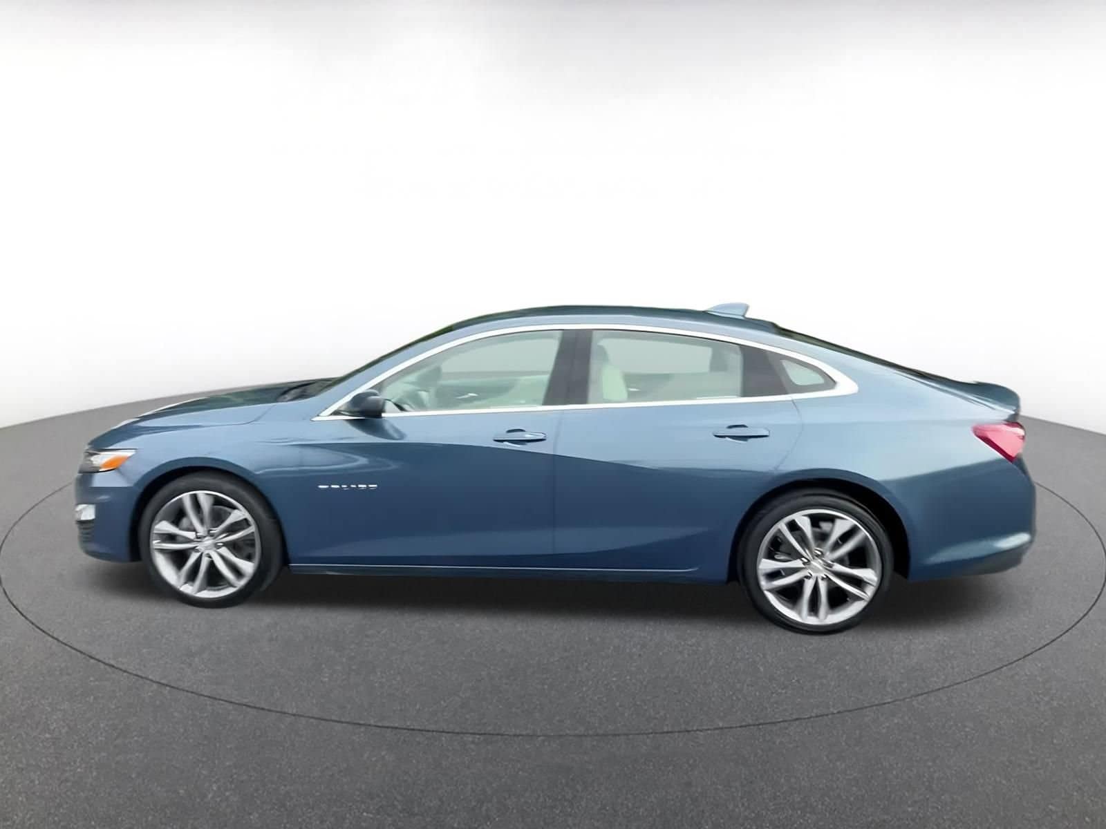 Thumbnail: 2024 Chevrolet Malibu - 9