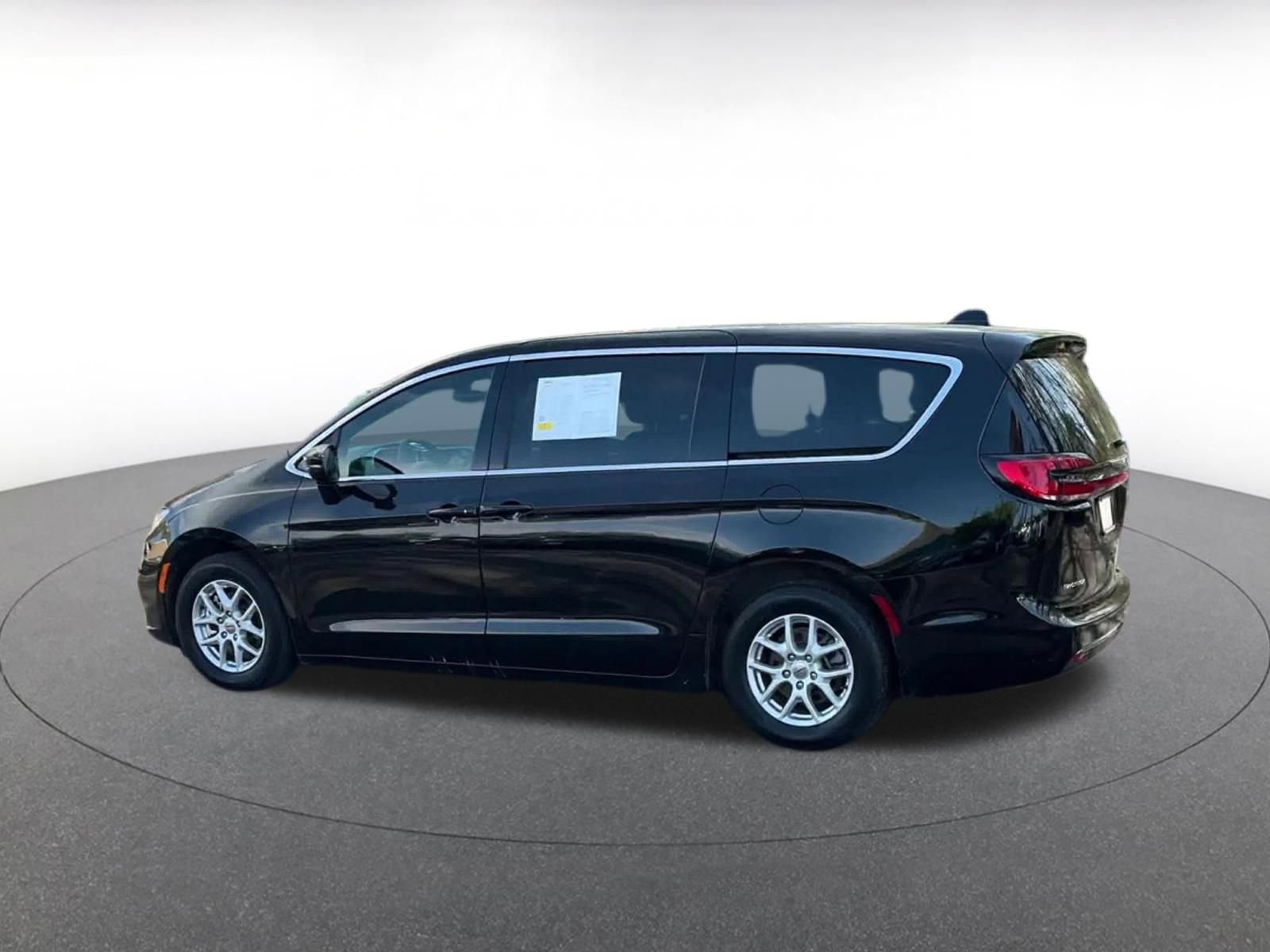 Thumbnail: 2025 Chrysler Pacifica - 10