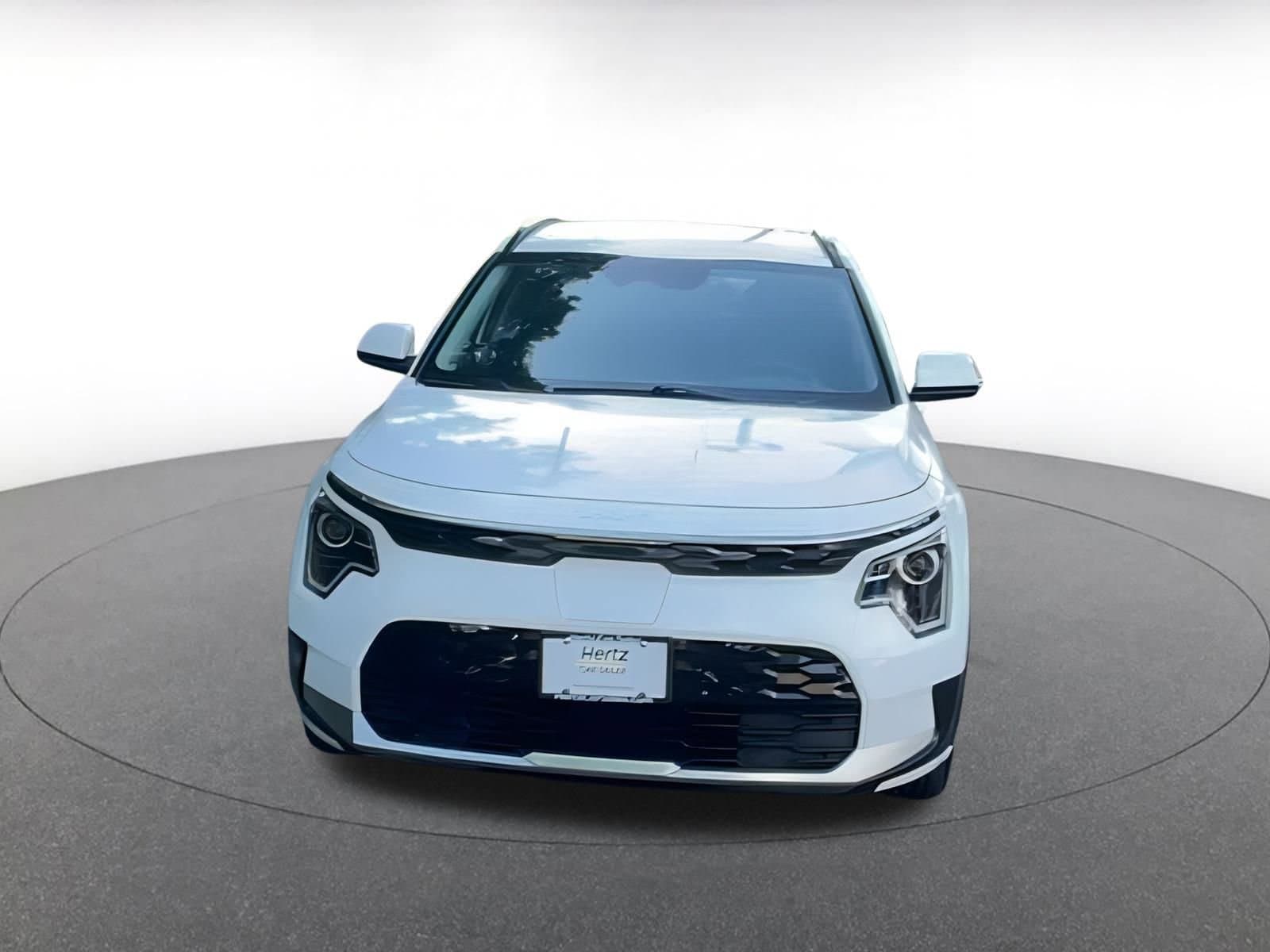 Thumbnail: 2023 Kia Niro - 4