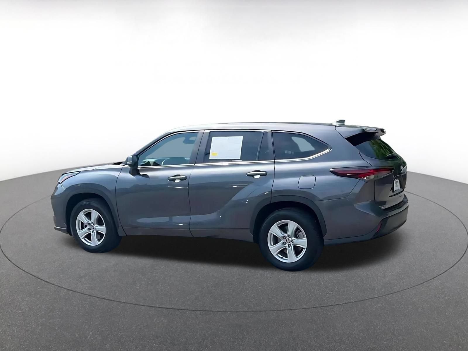 Thumbnail: 2025 Toyota Highlander - 10