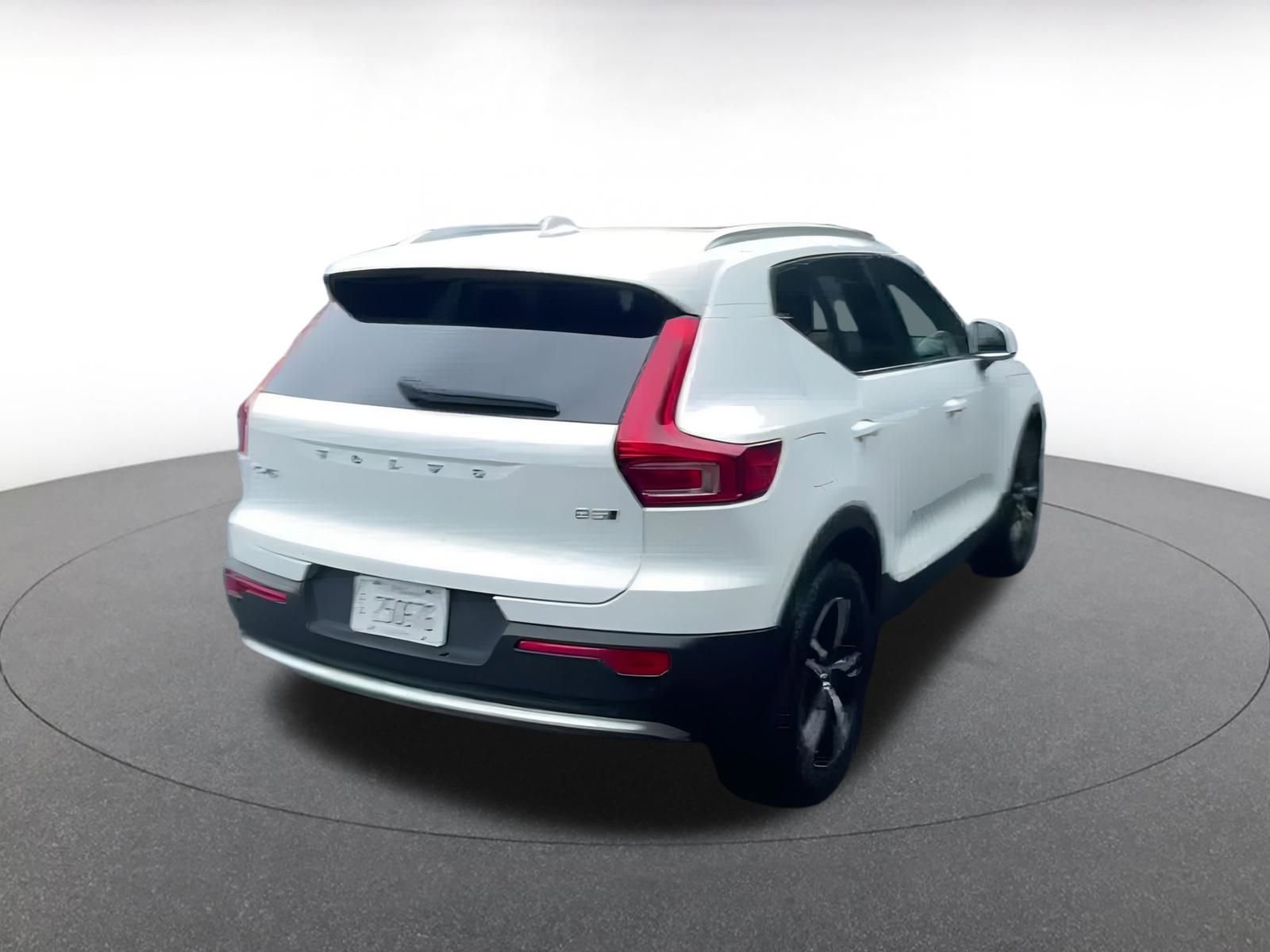Thumbnail: 2024 Volvo XC40 - 14