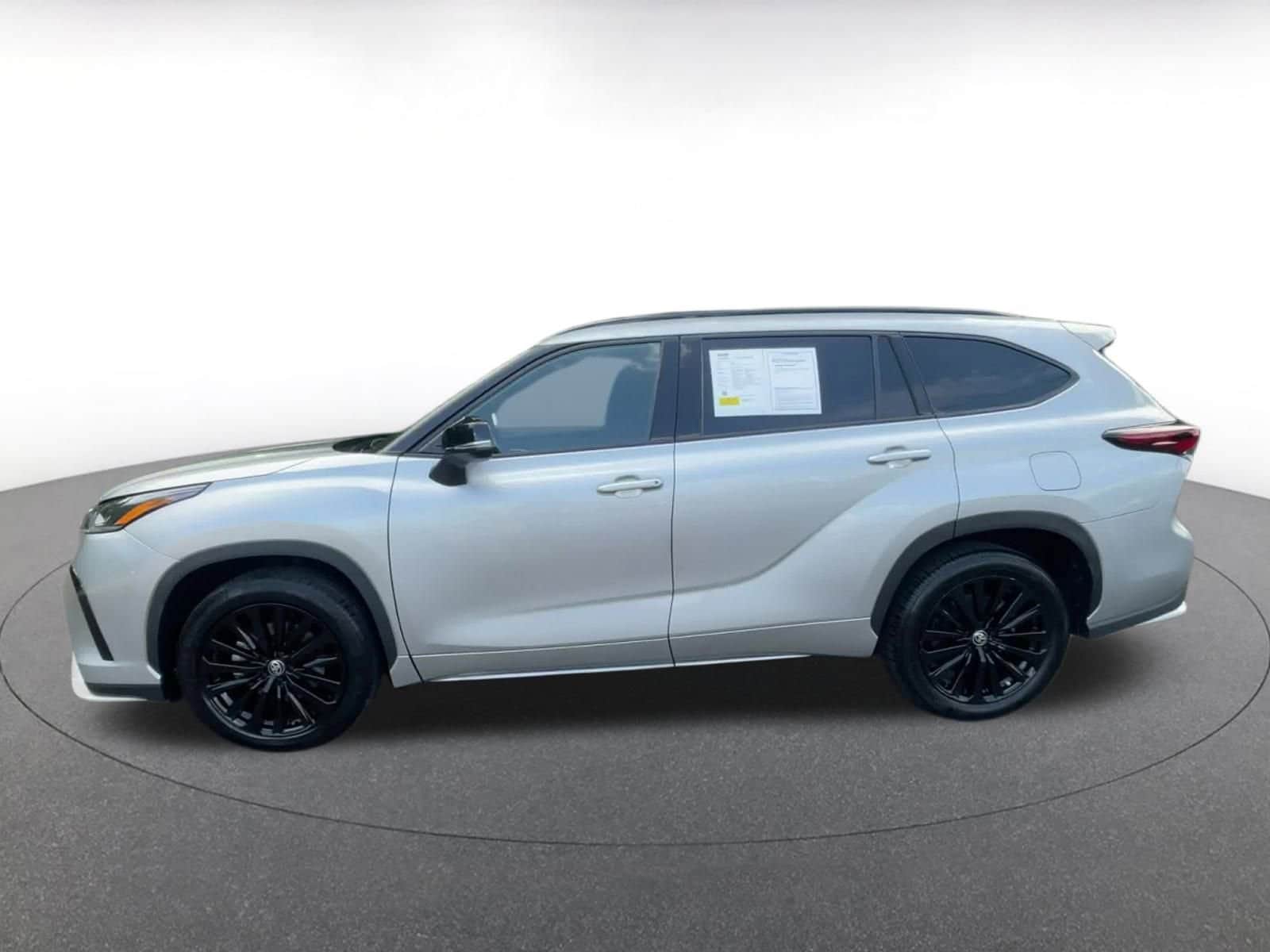 Thumbnail: 2024 Toyota Highlander - 9