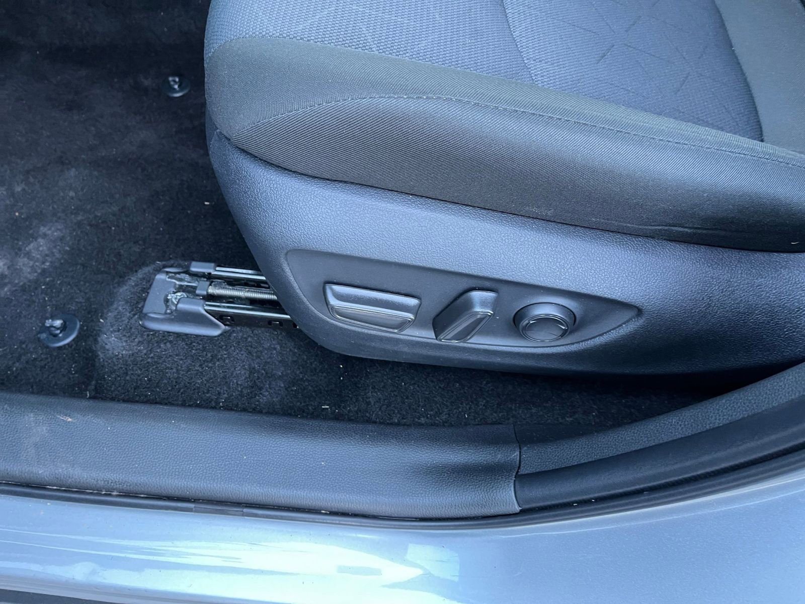 Thumbnail: 2025 Toyota RAV4 - 23