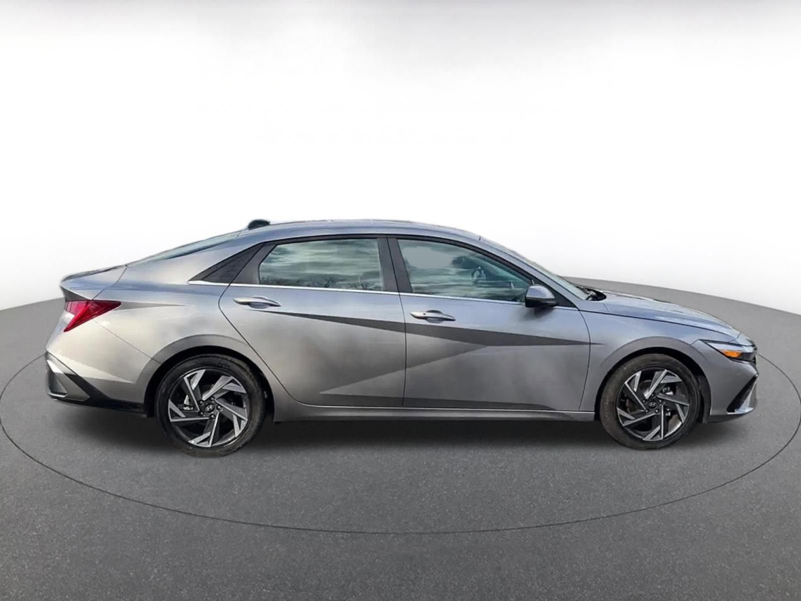 Thumbnail: 2025 Hyundai Elantra - 16