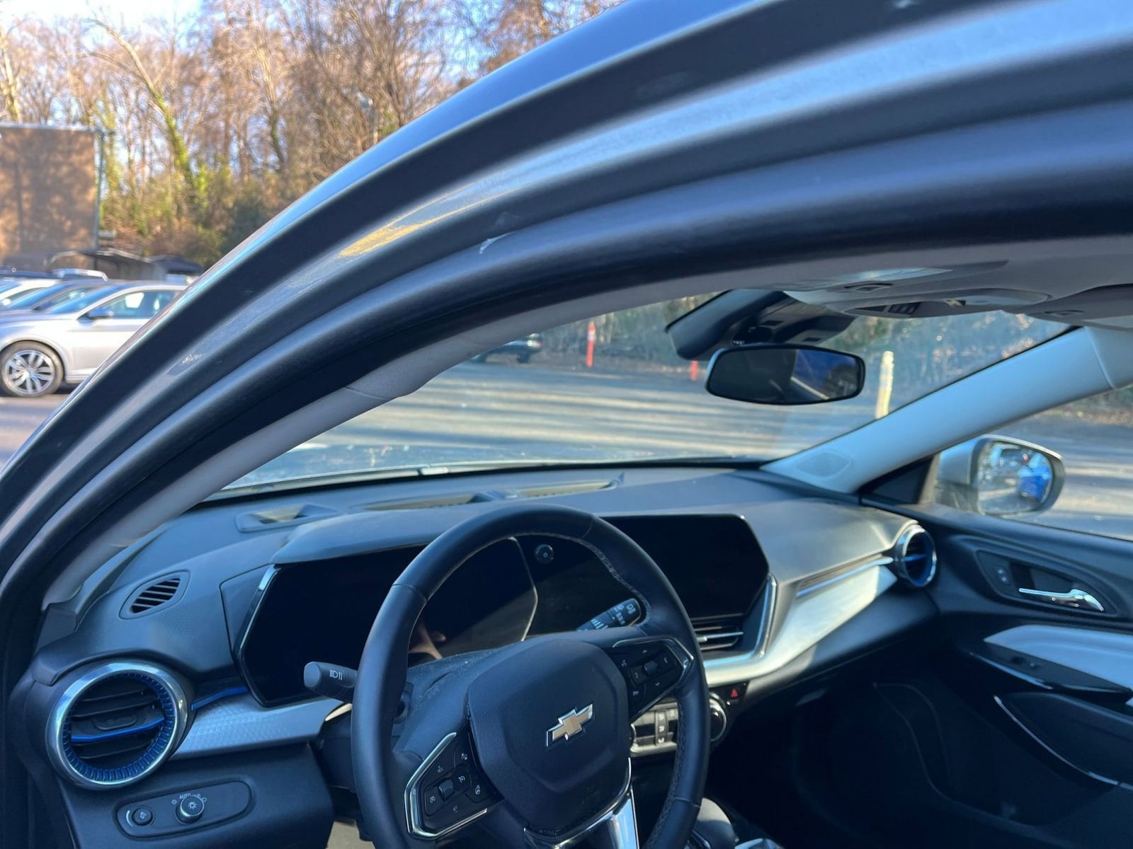 Thumbnail: 2025 Chevrolet Trax - 32