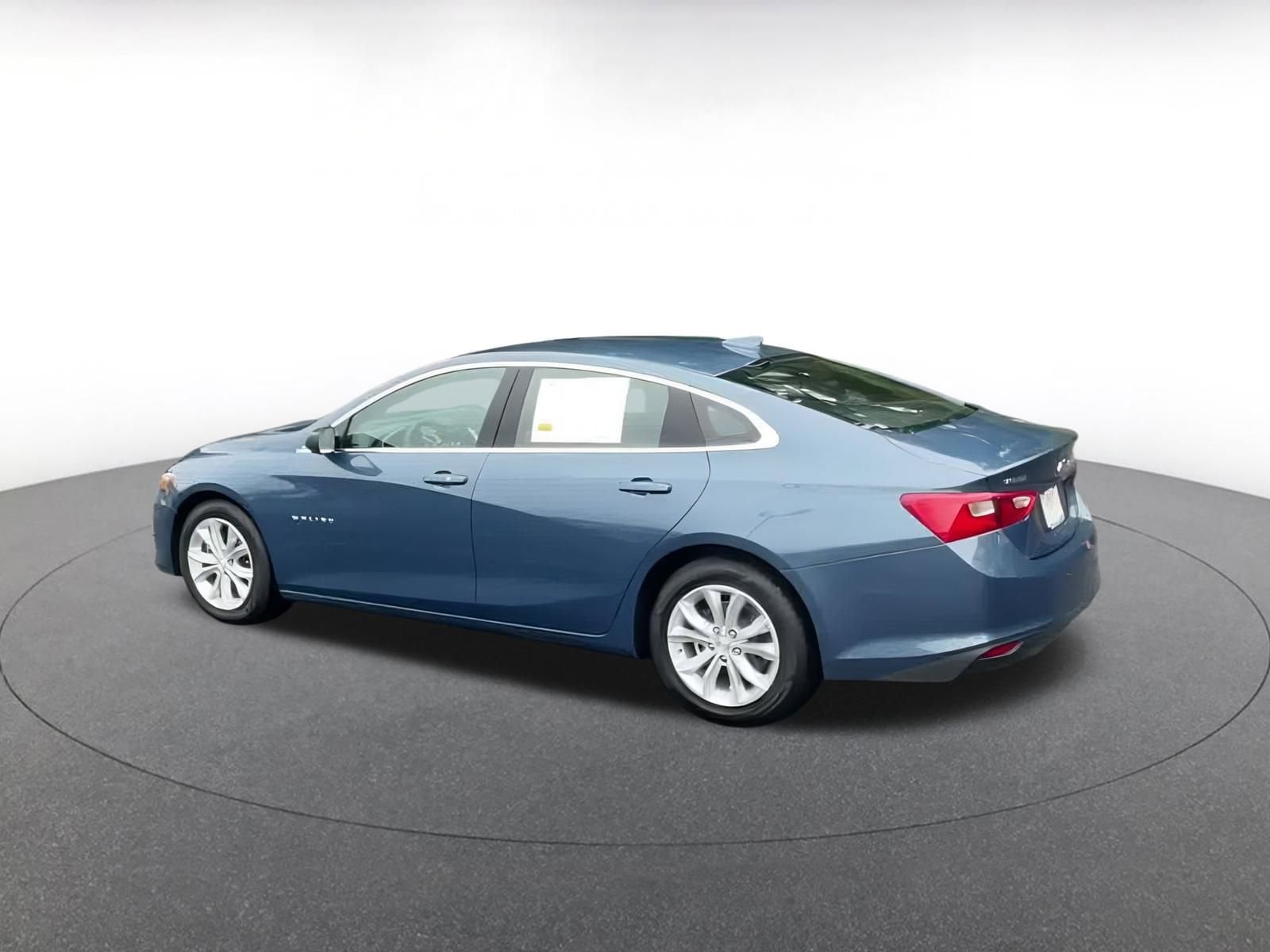 Thumbnail: 2024 Chevrolet Malibu - 9