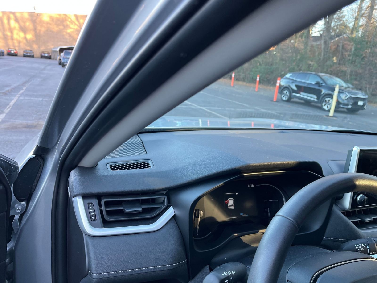 Thumbnail: 2025 Toyota RAV4 - 34