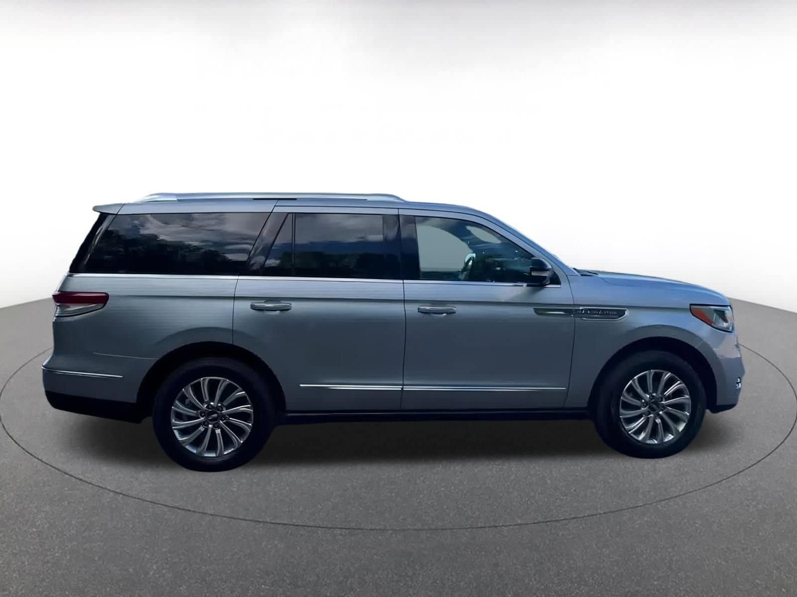 Thumbnail: 2023 Lincoln Navigator - 16