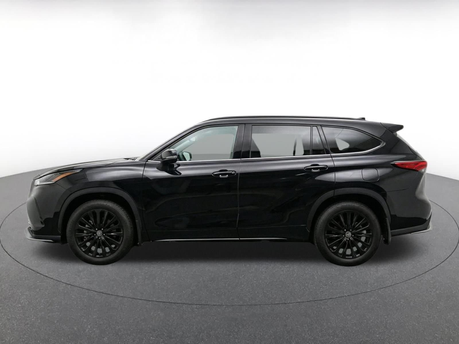 Thumbnail: 2025 Toyota Highlander - 4