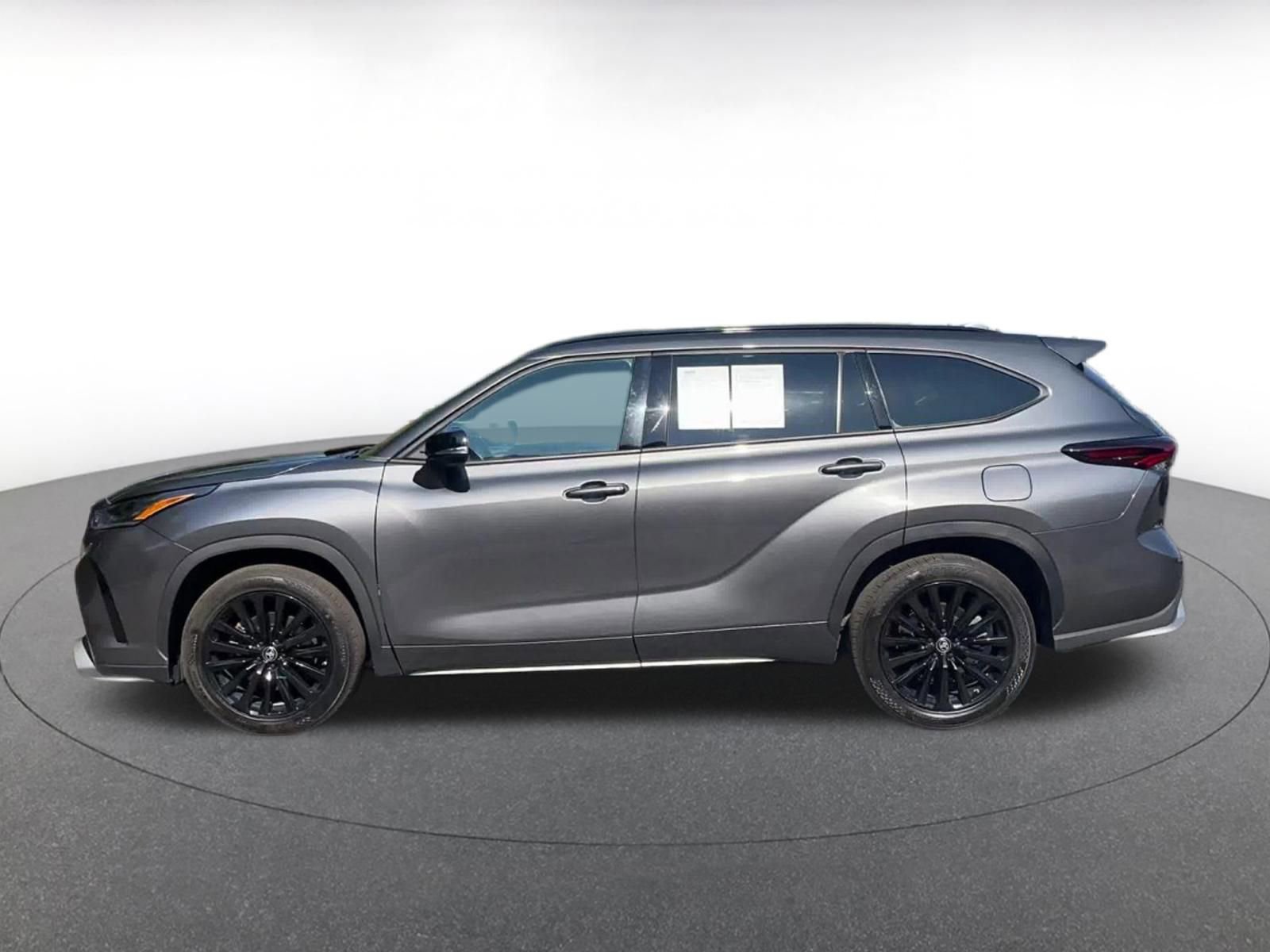 Thumbnail: 2024 Toyota Highlander - 9