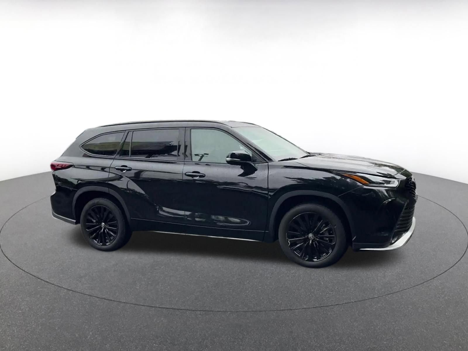 Thumbnail: 2025 Toyota Highlander - 2