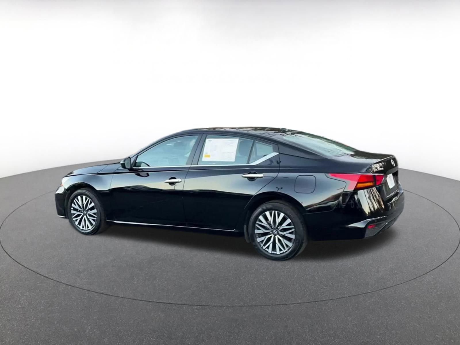 Thumbnail: 2025 Nissan Altima - 10