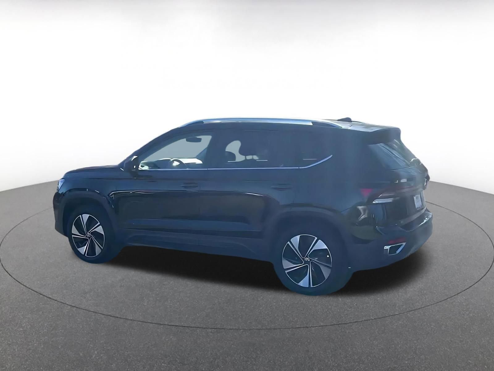 Thumbnail: 2025 Volkswagen Taos - 10