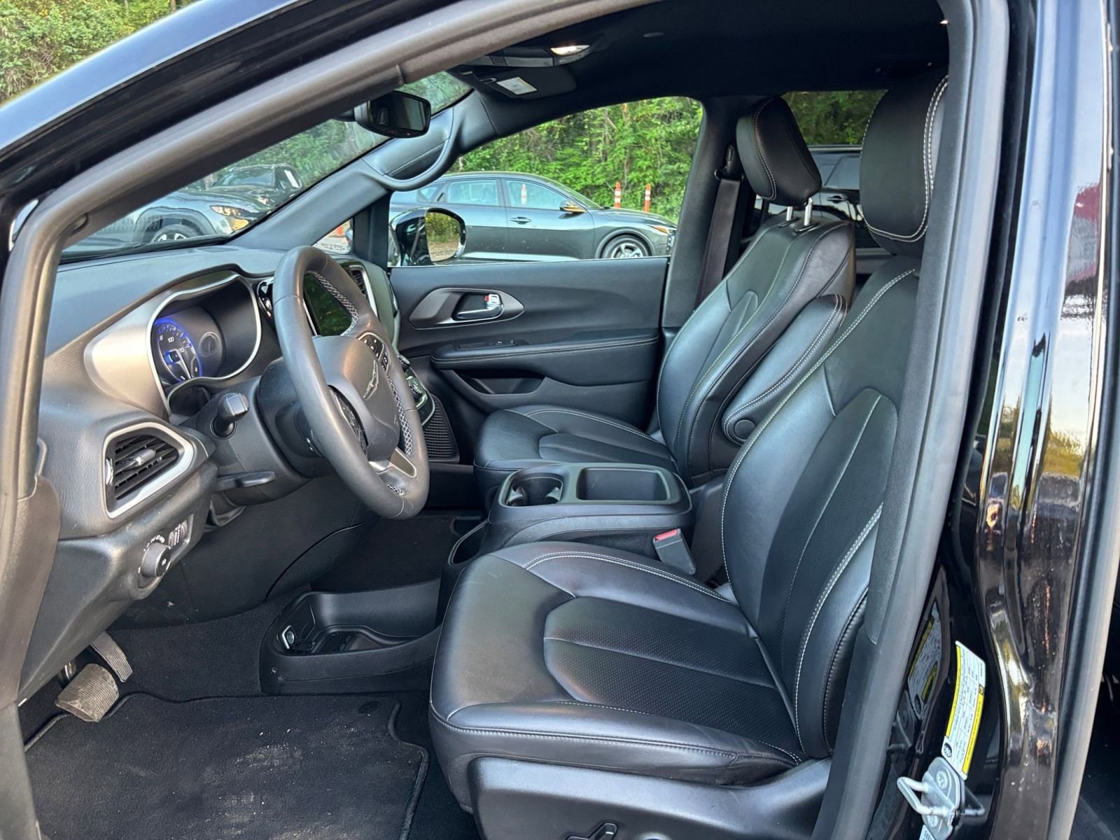 Thumbnail: 2025 Chrysler Pacifica - 28