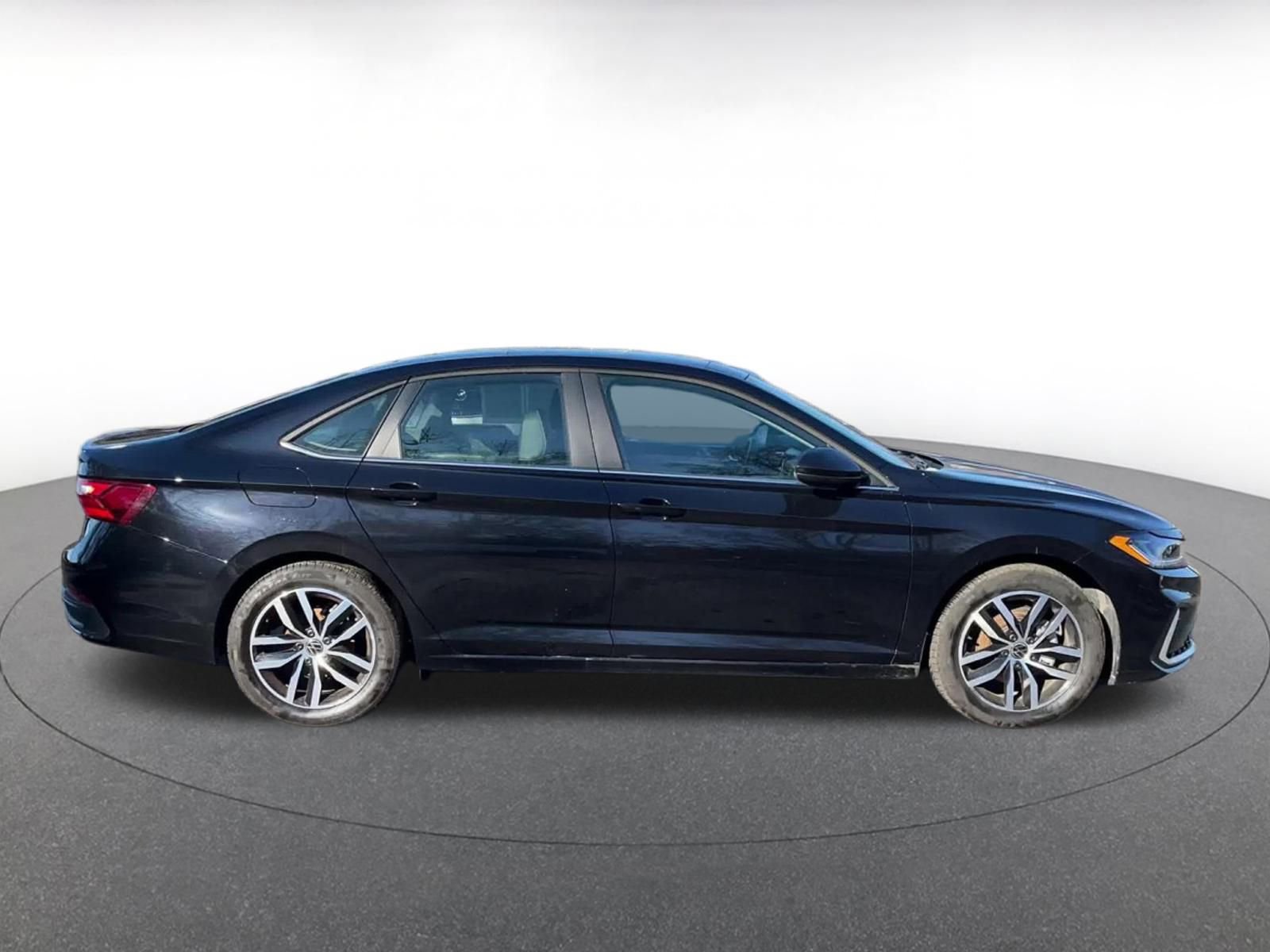 Thumbnail: 2025 Volkswagen Jetta - 16