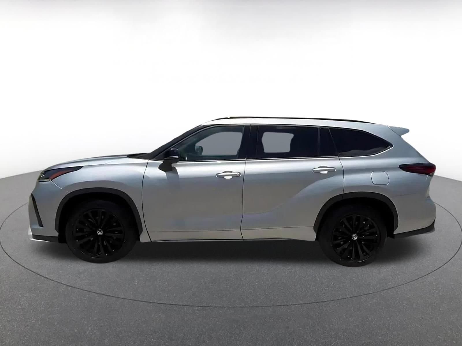 Thumbnail: 2025 Toyota Highlander - 9