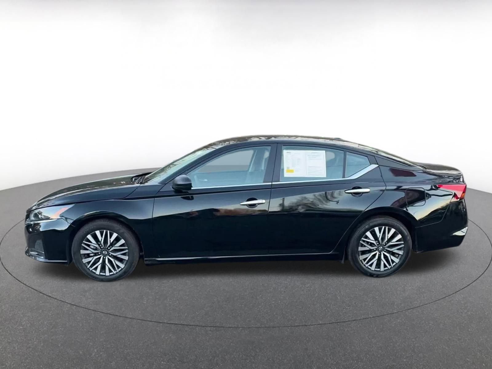 Thumbnail: 2025 Nissan Altima - 9