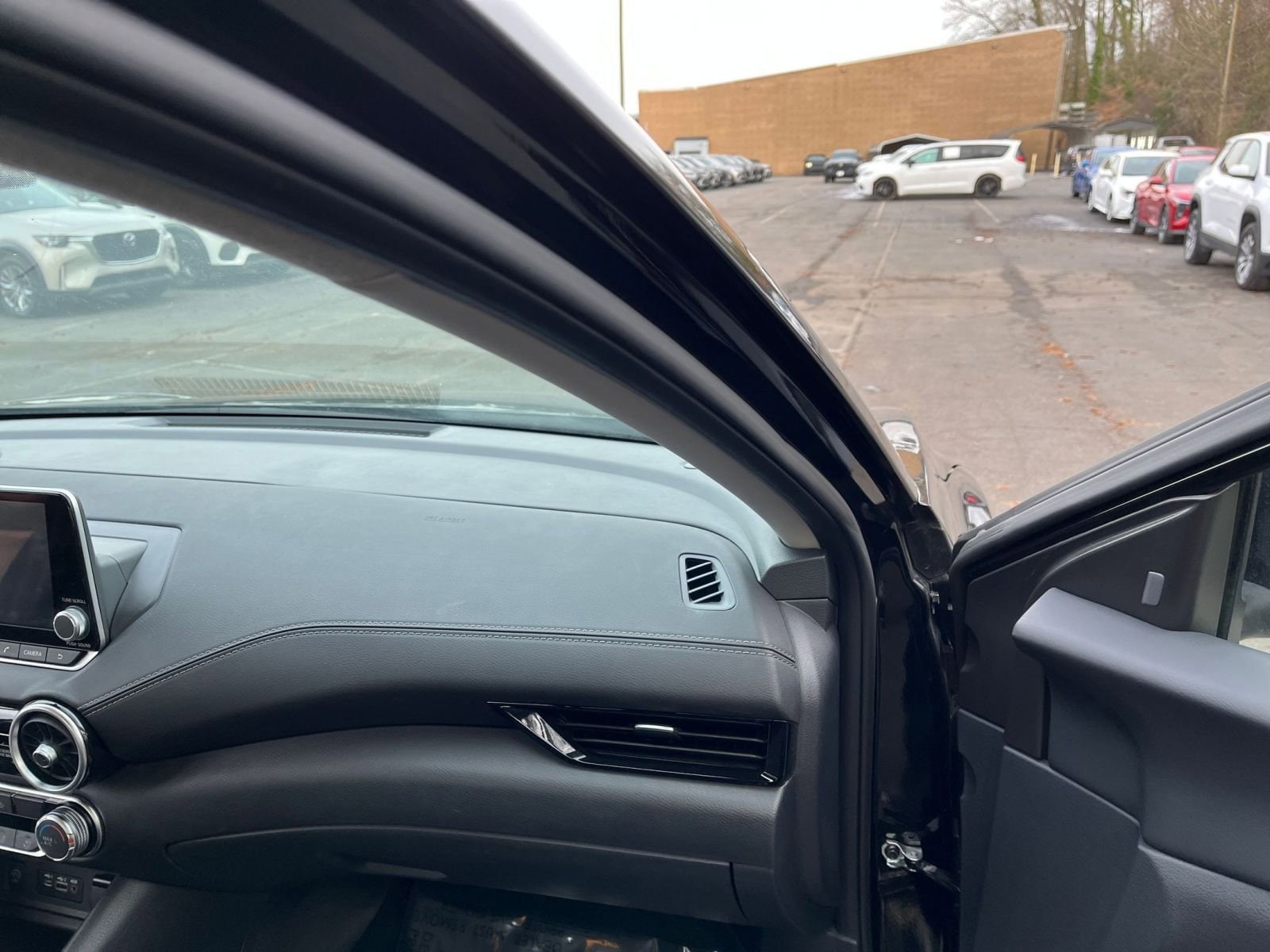 Thumbnail: 2025 Nissan Sentra - 33