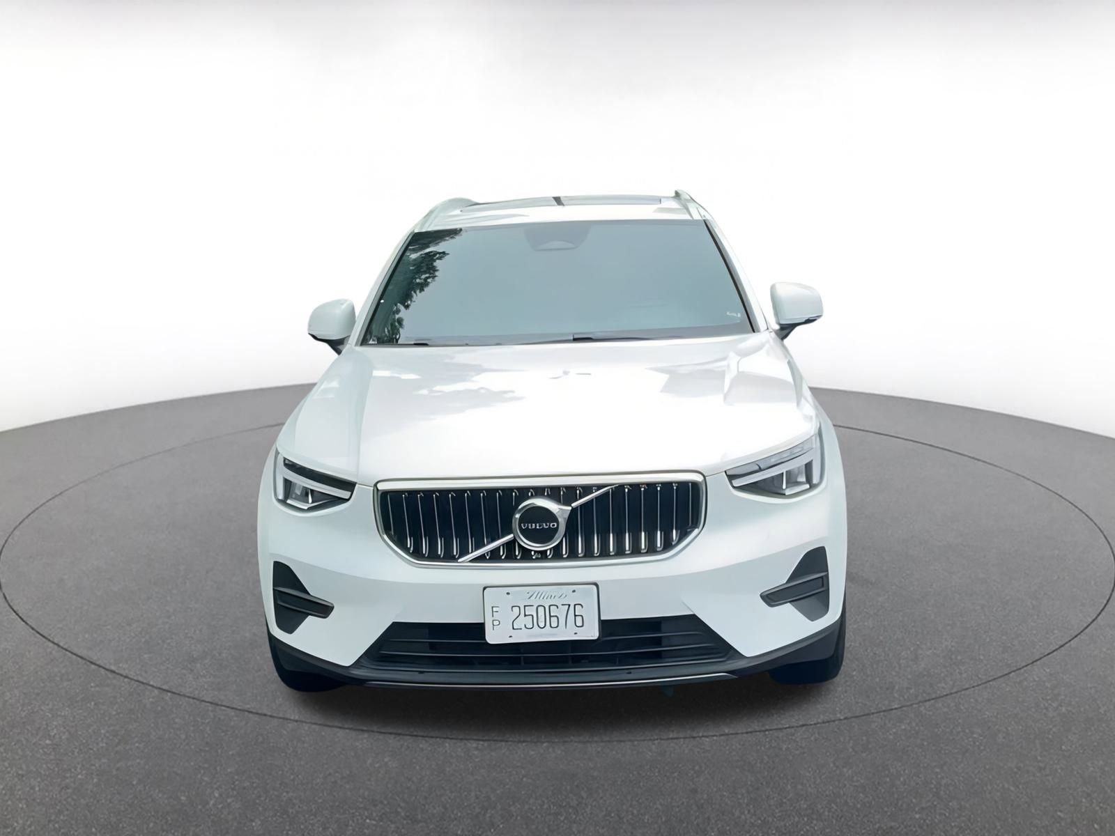 Thumbnail: 2024 Volvo XC40 - 4