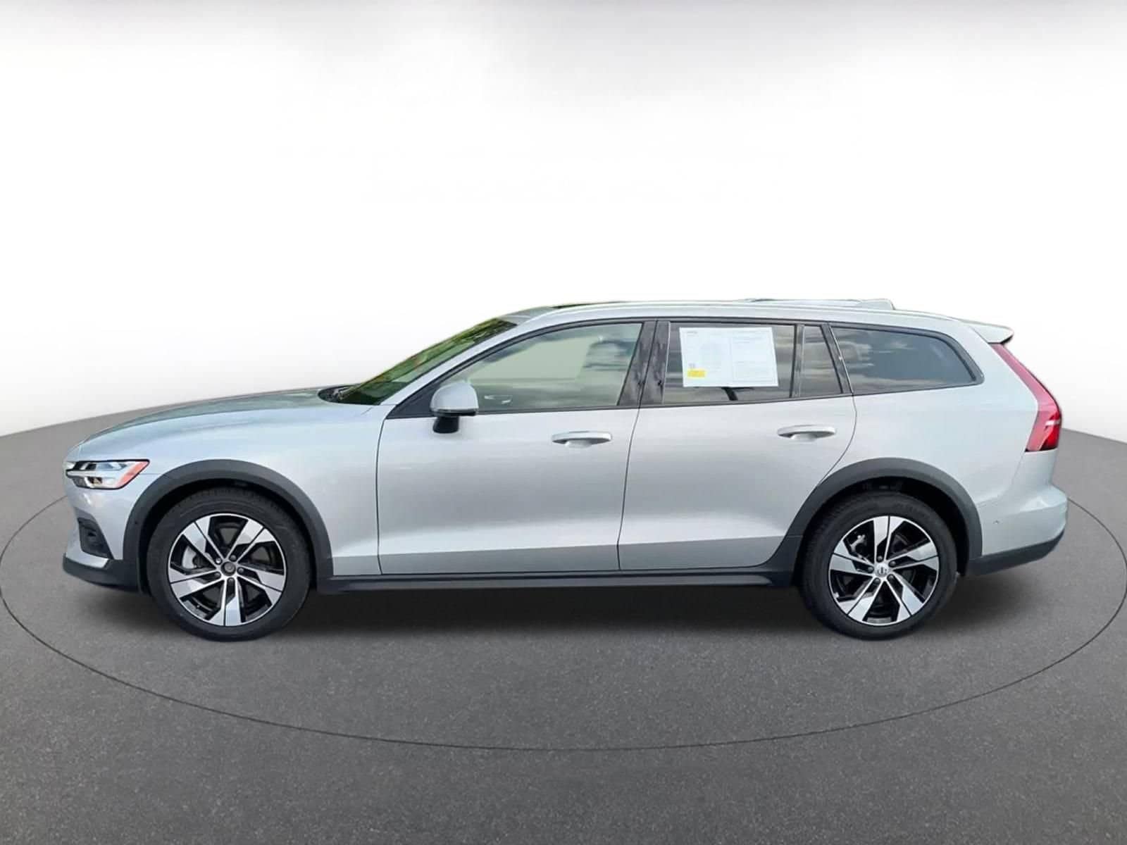 Thumbnail: 2025 Volvo S60 - 9