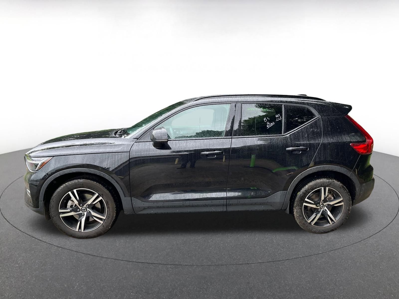Thumbnail: 2024 Volvo XC40 - 8