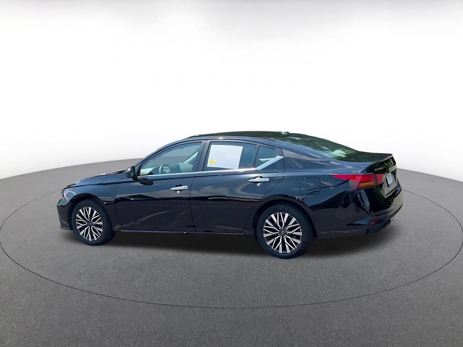 Thumbnail: 2025 Nissan Altima - 10