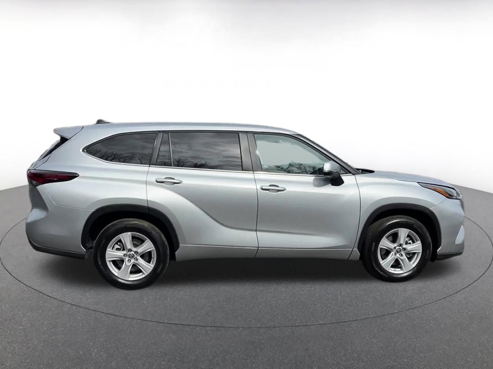 Thumbnail: 2025 Toyota Highlander - 15