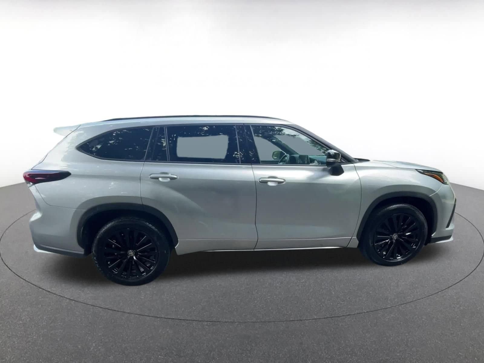 Thumbnail: 2024 Toyota Highlander - 16