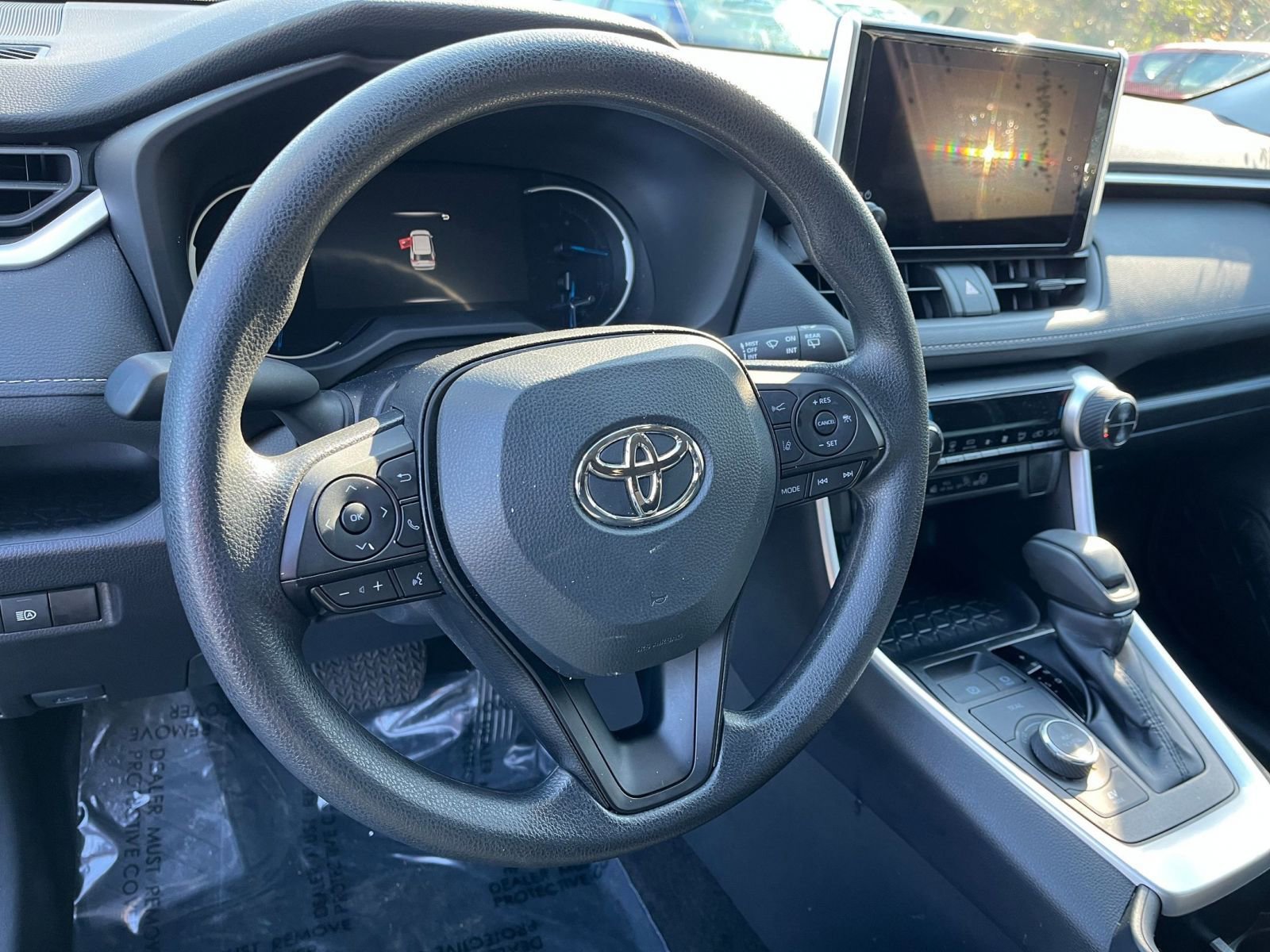 Thumbnail: 2025 Toyota RAV4 - 25