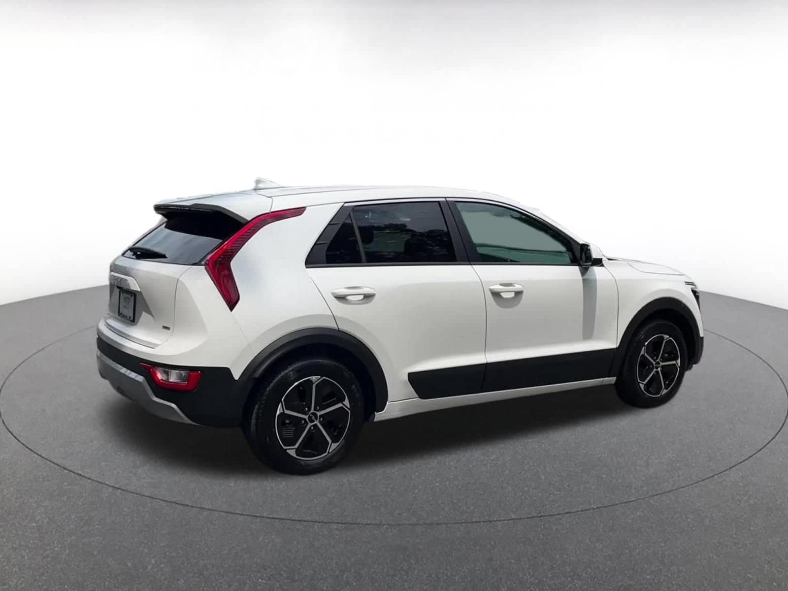 Thumbnail: 2026 Kia Niro - 15
