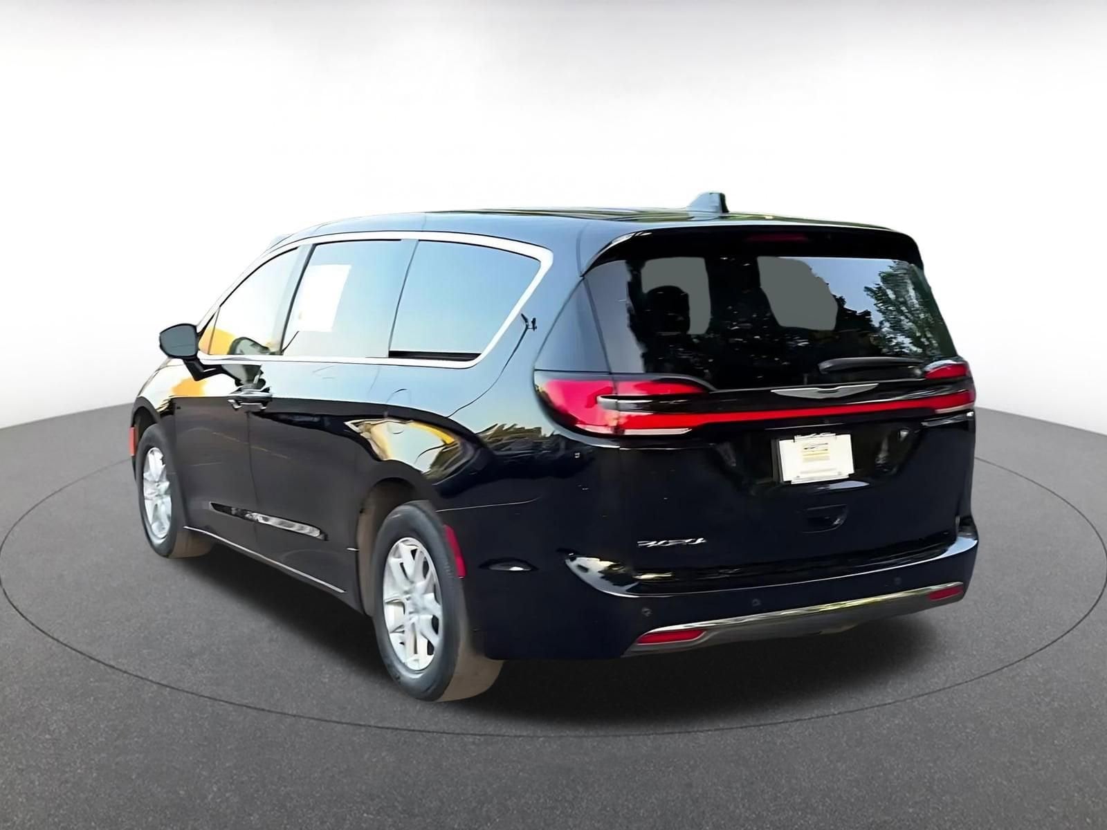 Thumbnail: 2025 Chrysler Pacifica - 11