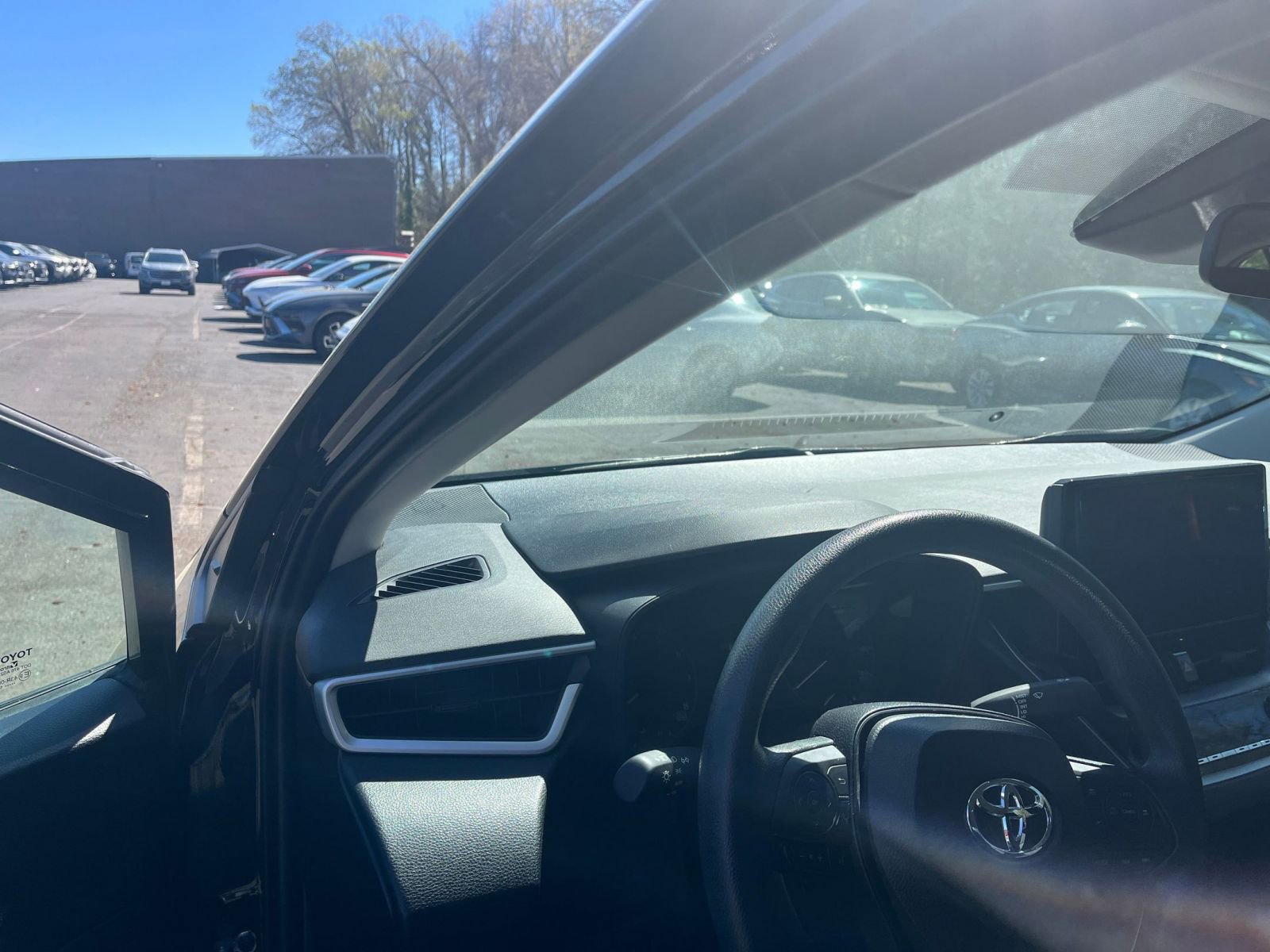 Thumbnail: 2025 Toyota Corolla - 32